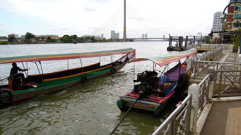Long-tail boats and ferries moving along the Chao Phraya River